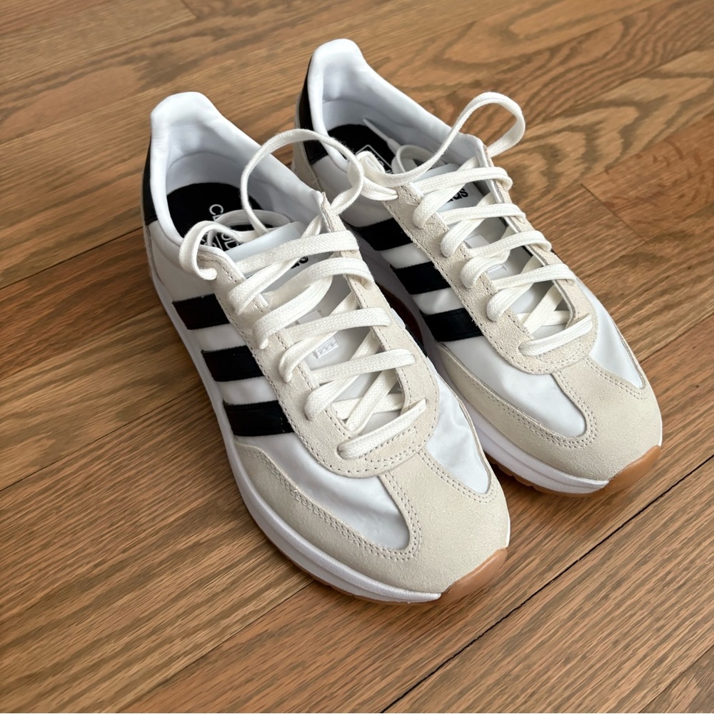 Women’s Adidas Run 70’s - size 7 - new